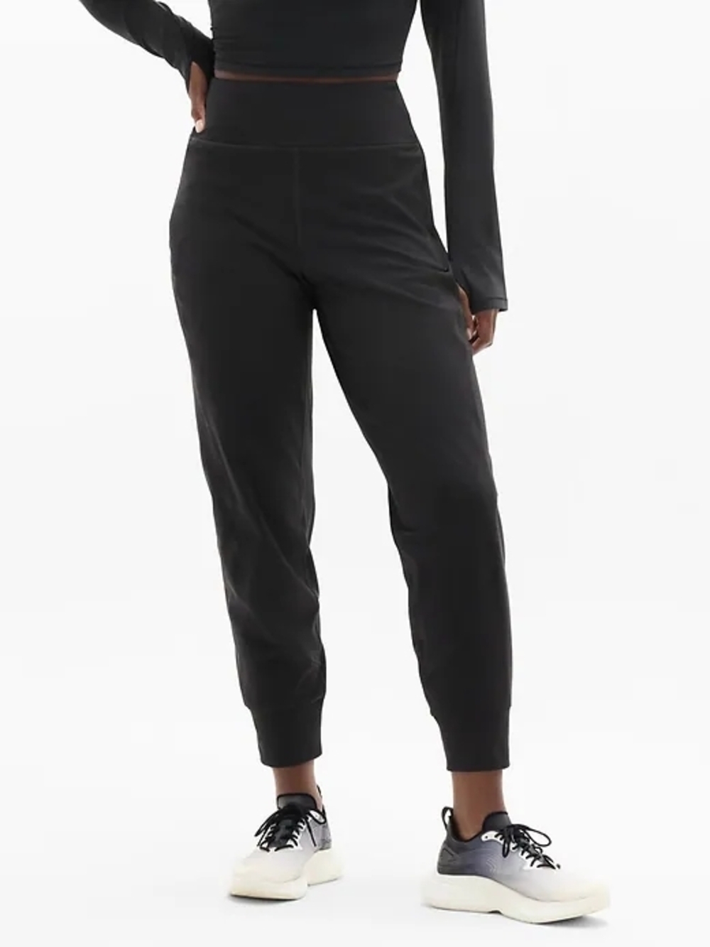 NWT- Athleta Rainier Mid-Rise Jogger in Black Women's Size Small Petite
